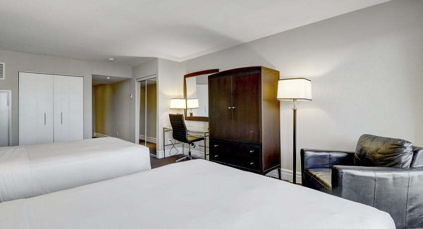 Studio  1 ½ 2 Queen